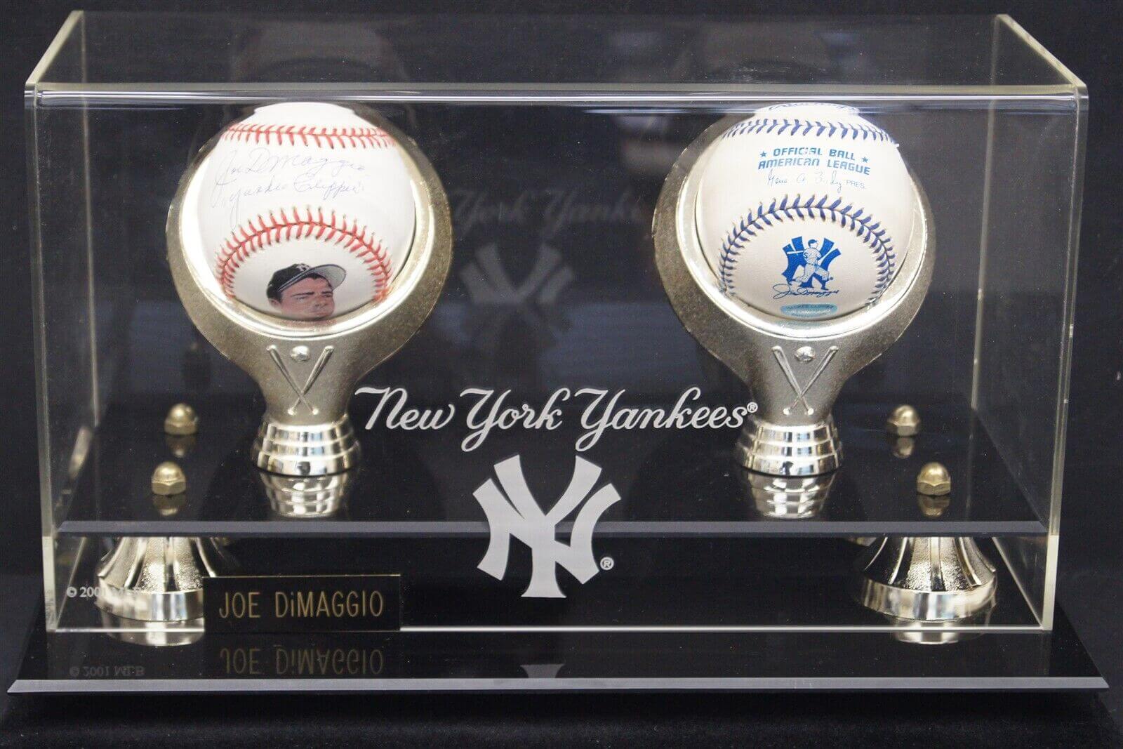 JOE DIMAGGIO Autographed baseball Yankee Clipper